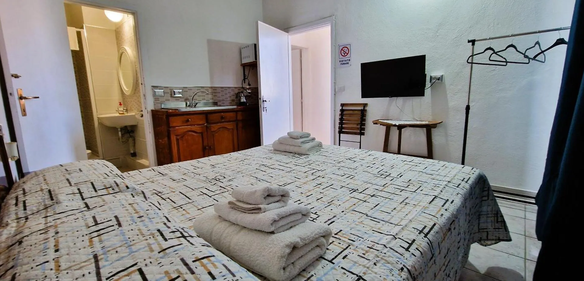 Capsule hotel 3 Mini Studios In Siniscola Italy
